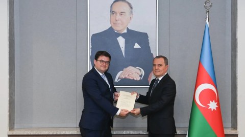 Səfiri etimadnaməsini Ceyhun Bayramova təqdim edib