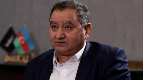 Ötən il &ldquo;nəhəng&rdquo; adlandırmışdı, indi istefasını istəyir