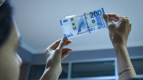 Banklarda əhalinin əmanətləri artıb