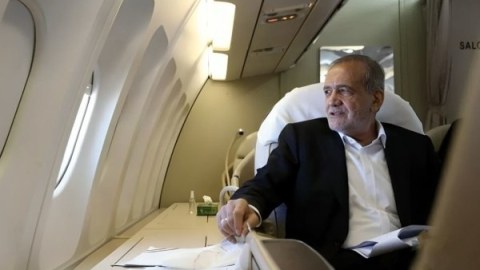 هواپیمای پزشکیان نتوانست در تهران فرود بیاید - فرود اضطراری کرد