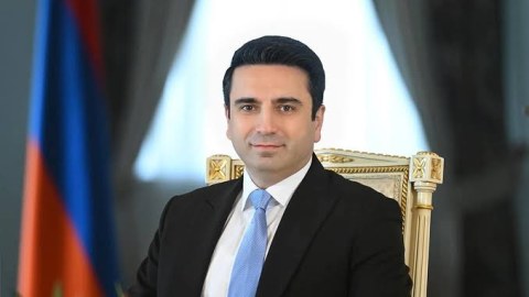Alen Simonyan Azərbaycana gələcək