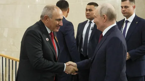 Paşinyan Putinə cavab&nbsp;verdi: Rusiya hərbi bazasını çıxarmaq istəsə...