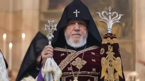 Ermənistanda katolikosun işi üzrə prokuror istefa verdi