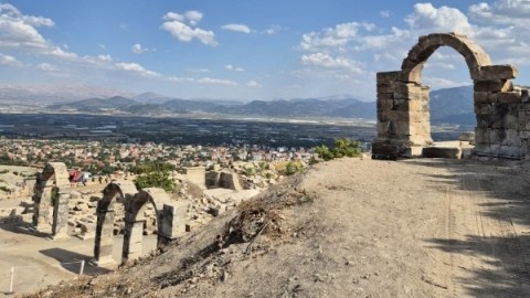 Türkiyədə qədim heykəllər və nadir tapıntılar üzə çıxarılıb