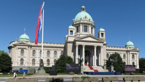 Serbiyada siyasi qərar: parlament buraxılır