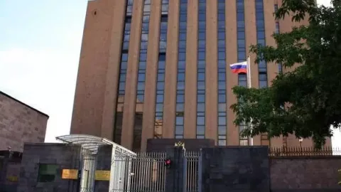Rusiya səfiri Ermənistan müxalifəti ilə görüşdü