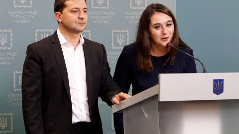 Keçmiş mətbuat katibinə sanksiya tətbiq etdi