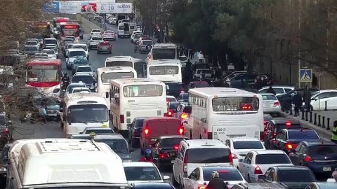 Bakıdakı yollarda tıxac var - SİYAHI
