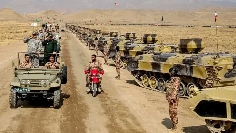 İranda 31 milyon insan könüllü orduya yazılıb