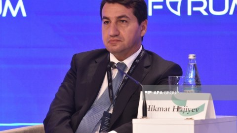 Hikmət Hacıyev Ərəb Media Forumunda Qarabağda və digər bölgələrdə Qafqaz Albaniyasının zəngin xristian irsi barədə danışıb