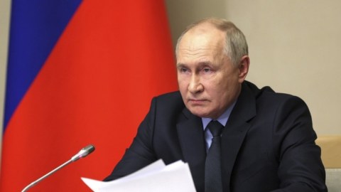 Putin seçkilər ərəfəsində rusiyalılara müraciət etdi