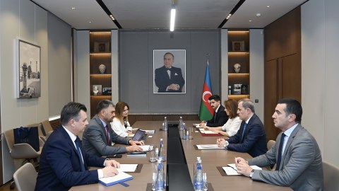 Ceyhun Bayramov TRACECA rəhbəri ilə görüşdü