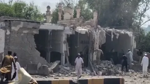 Pakistanda məscid partladıldı - 15 ölü, 50 yaralı