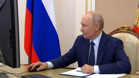Putin onlayn səs verdi – Təxribatdan qorxdu