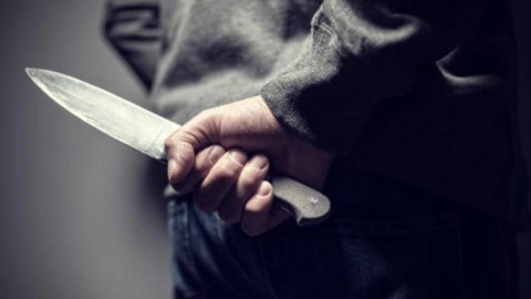 Oğlu tərəfindən 12 bıçaq zərbəsilə vurulan qadın evə buraxıldı