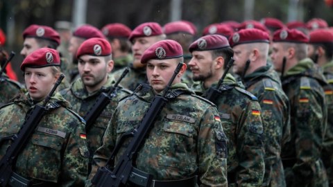 Almanya'nın hızla silahlanması Avrupa'yı endişelendiriyor