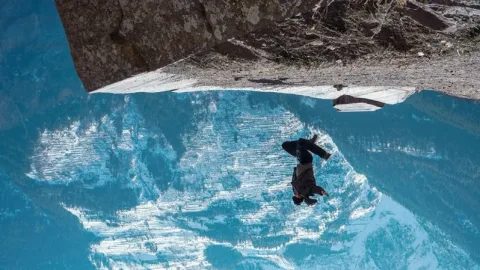 210 metr hündürlükdən yıxılan alpinist sağ qaldı - VİDEO
