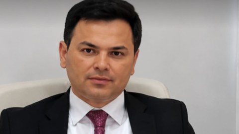 Vəzifəsindən azad edildi - Həkimin oğlunun şikayətindən sonra