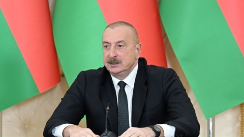 Prezident icra başçısını vəzifəsindən azad etdi