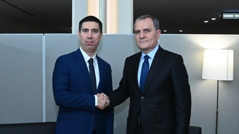 Bayramov moldovalı həmkarı ilə görüşüb