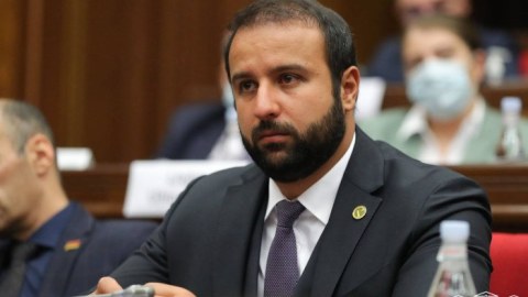 Paşinyanın partiyası deputatı sıralarından xaric etməyə hazırlaşır