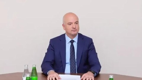 Köhnə nazir yeni naziri belə təbrik etdi - FOTO