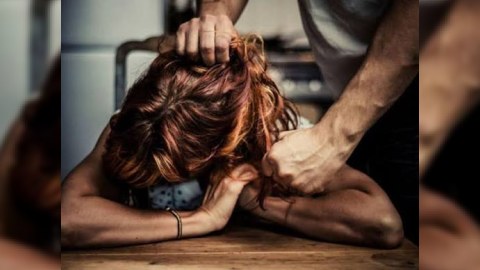 Bakıda kişi icazəsiz ad gününə gedən sevgilisinə işgəncə verdi