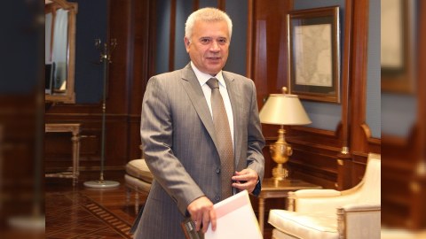 Azərbaycanlı biznesmen 106 milyard dividend götürüb
