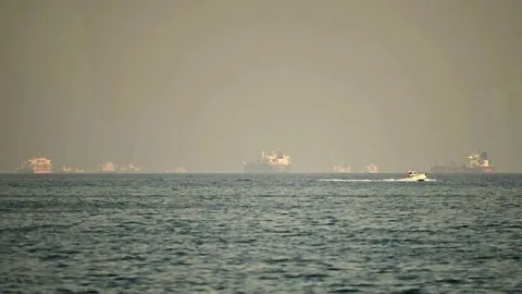 İran Hörmüzdə tankeri vurdu