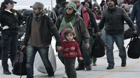 Məhkəmə Trampa miqrantların deportasiyasına icazə verdi