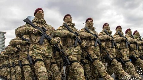 Hərbçilərin maaşına dair minimum hədd qanundan çıxarılır