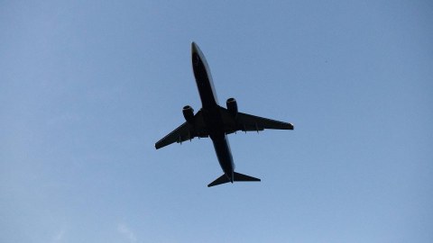 İsrailə uçan təyyarə qaçırılma siqnalı verdi