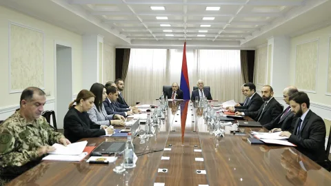 Paşinyan Təhlükəsizlik Şurasının iclasını keçirdi