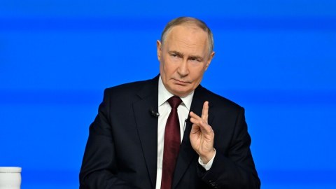Putin: Ukrayna vasitəsilə Rusiya ilə döyüşmək təhdiddir