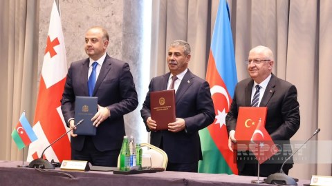Şuşada müdafiə nazirlərinin üçtərəfli görüşü keçirilib