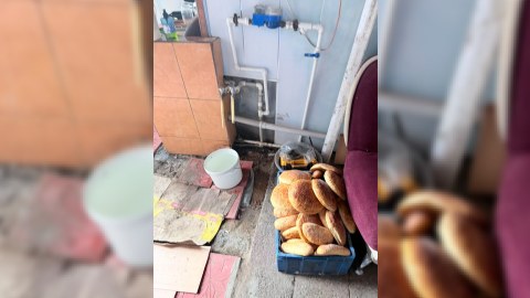 Bakıda çörəkləri belə daşıdılar