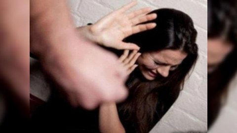 Bakıda kişi "uşağı bağçaya sən apar" deyən arvadını döydü