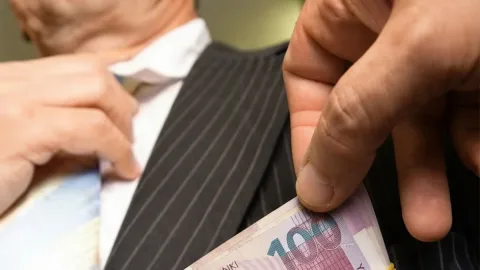 Korrupsiya şikayətlərində yanılanlar müdafiə olunacaq