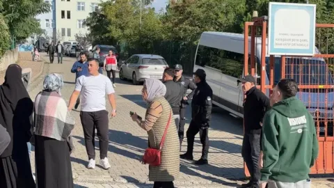 İstanbuldakı məktəbdə bıçaqlanma: 5 şagird yaralandı