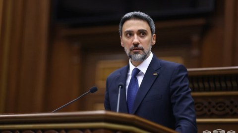 Ermənistan Konstitusiya Məhkəməsi Paşinyanı qoruyur