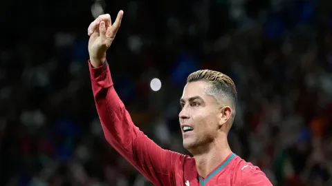 Ronaldo millidən uzaqlaşdırılıb