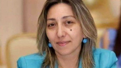 Direktor məktəb qaydalarını açıqladı: dar geyim, qısa ətək, zinət əşyaları, makiyaj olmaz!
