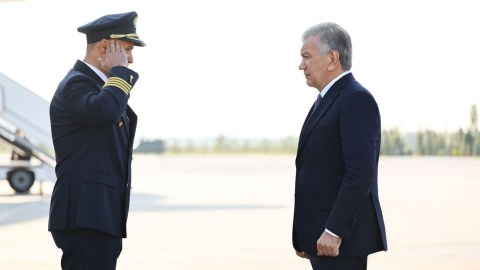 Şavkat Mirziyoyevin Azərbaycana səfəri başlayıb