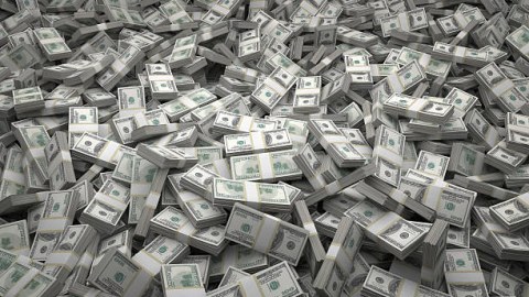 Ərinin hədiyyəsi sayəsində yarım milyon dollar qazandı