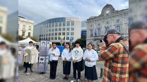 Azərbaycanlı ailələri Avropa Parlamenti qarşısında etiraz aksiyası keçirdi - FOTO