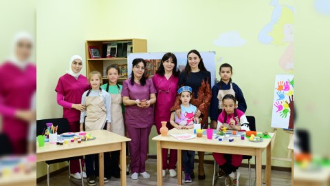 Leyla Əliyeva Səmərqənddə xüsusi qayğıya ehtiyacı olan uşaq mərkəzi ilə tanış olub