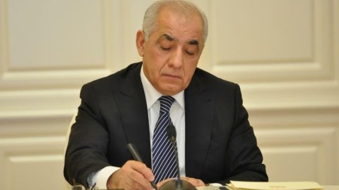 Əli Əsədov nazirliklə bağlı qərar imzaladı