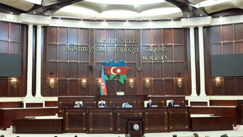 Deputatlar bu gün 12 məsələni müzakirə edəcəklər