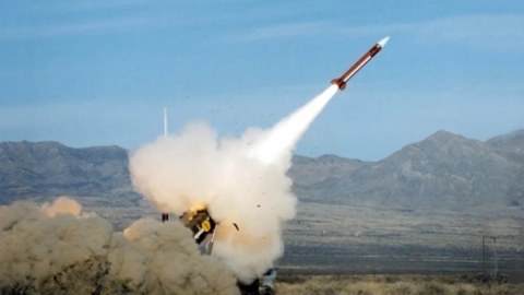 Səudiyyə Ərəbistanı husilərin atdığı iki ballistik raketi zərərsizləşdirib