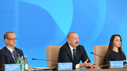Müstəqil ölkəyə necə yaşamaq, nəyi etmək, nəyi etməmək barədə dərslər verilməli deyil